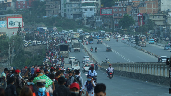 काठमाडौं उपत्यकाबाट दैनिक एक लाख बाहिरिँदै